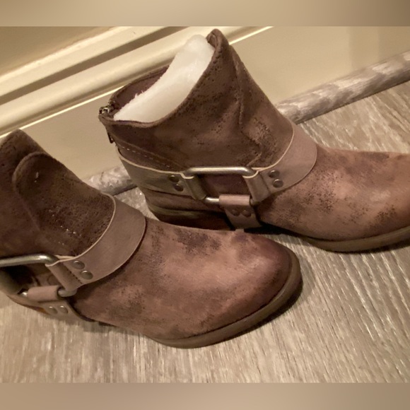 NEW NOT RATED FINCH BOHO RODEO DISTRESSED SLOUCHY HARNESS ANKLE BOOTIE IN TAUPE - Picture 2 of 9